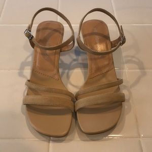 ✨New✨ Hillard & Hanson Short Heels